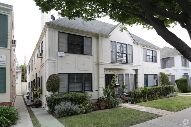 Building Photo - 216 S Reeves Dr