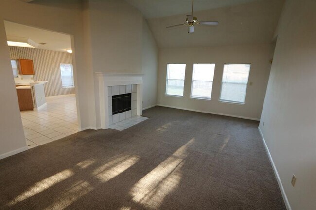 Foto del edificio - 10223 Hedge Way Dr