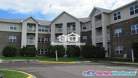 Foto principal - 1321 Lake Dr E