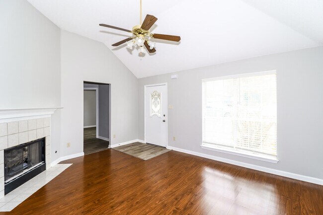 Building Photo - 3761 Clarion Dr