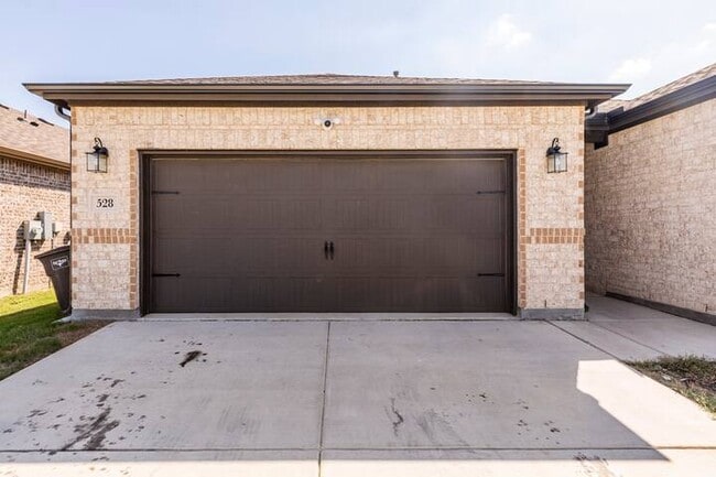 Building Photo - 528 Bronze Forest Dr