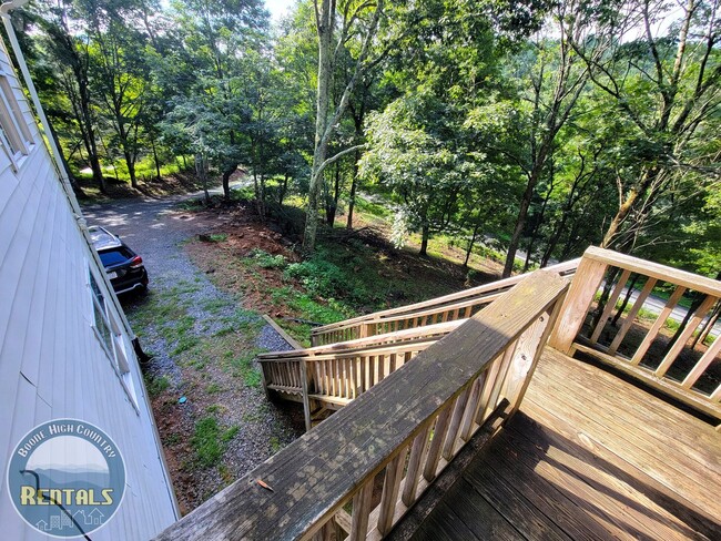 Photo - 2bd/1ba Upstairs Duplex Off Howard's Creek House