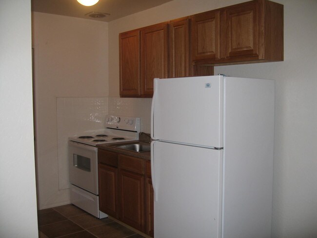 Kitchen - 101 E 8th St