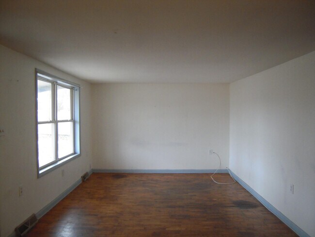 Building Photo - 305 Fishwick St