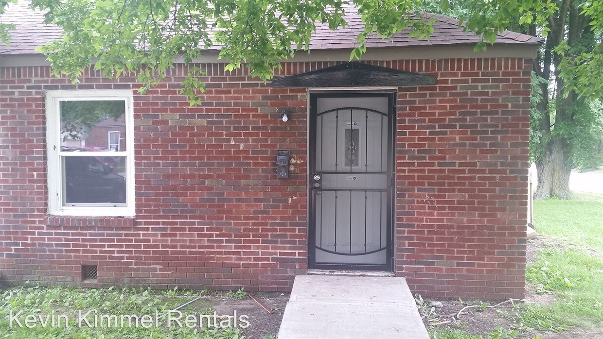 Primary Photo - 932 N Oliver Ave
