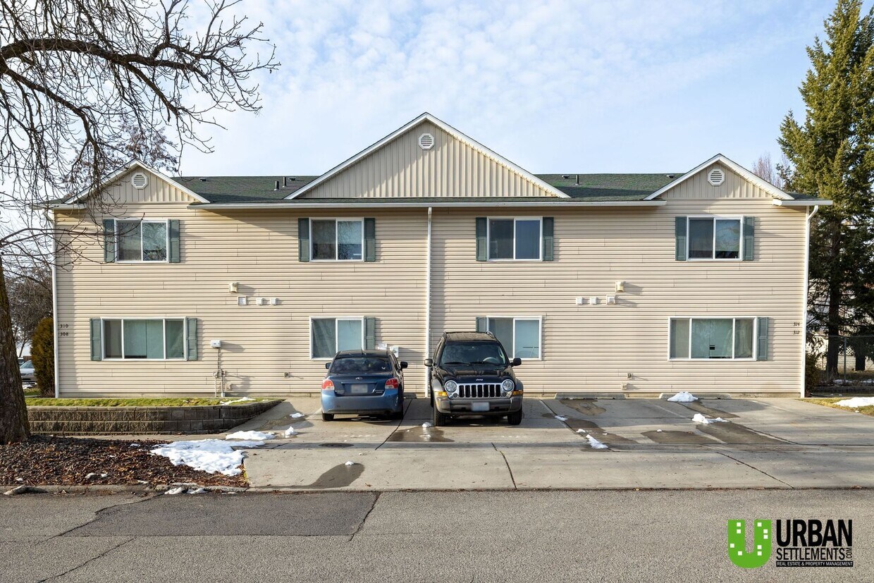 Primary Photo - Great 4bd/2bth, nice location