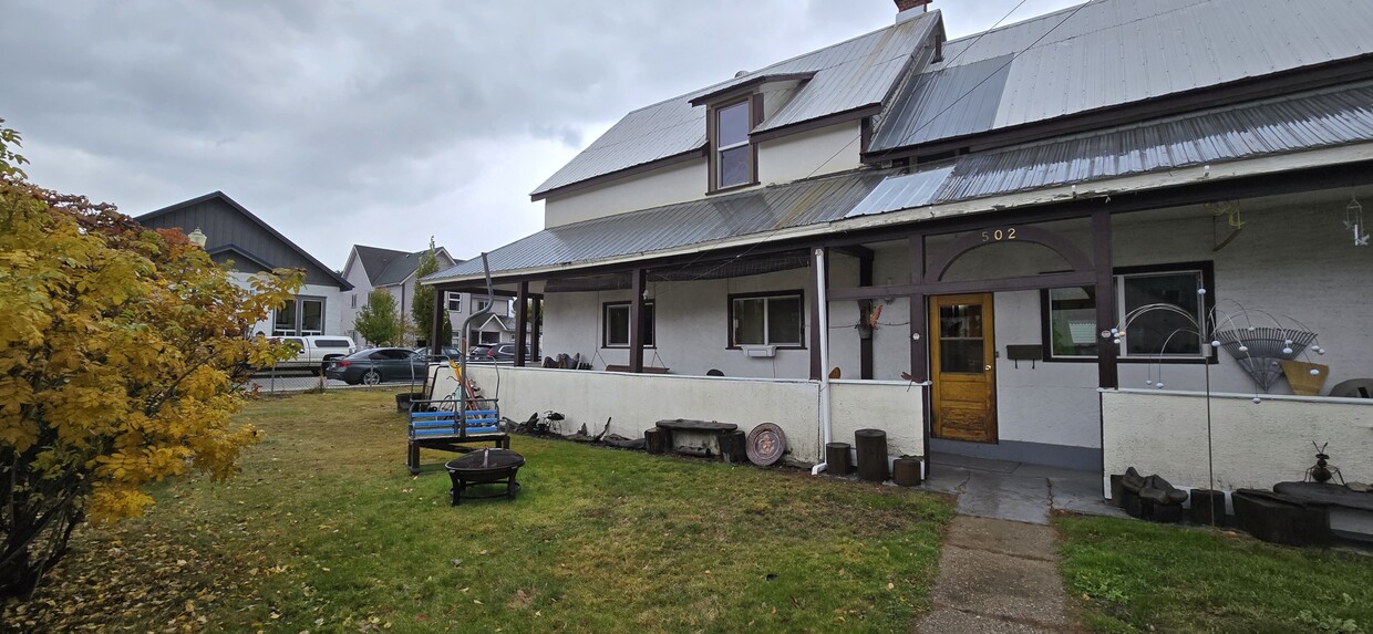 Primary Photo - 502-502 2 St W