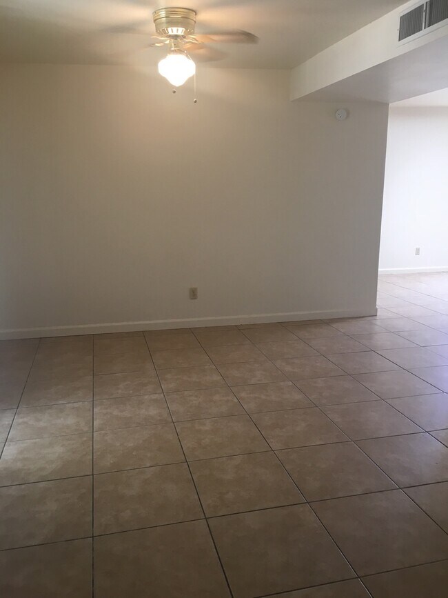 Foto del edificio - 7481 E Tamara Dr
