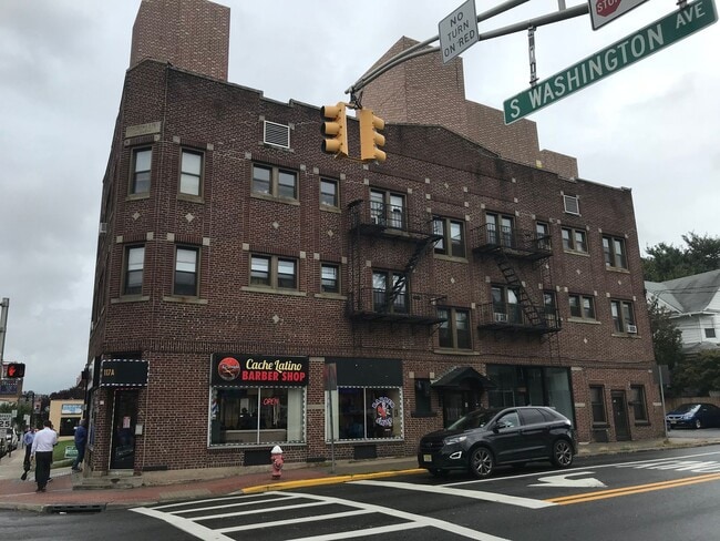 Foto del edificio - OM Bergenfield Apartments