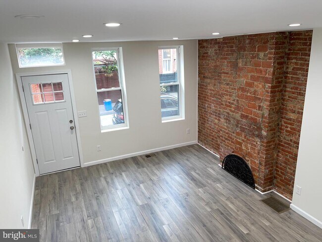Building Photo - 896 N Taylor St