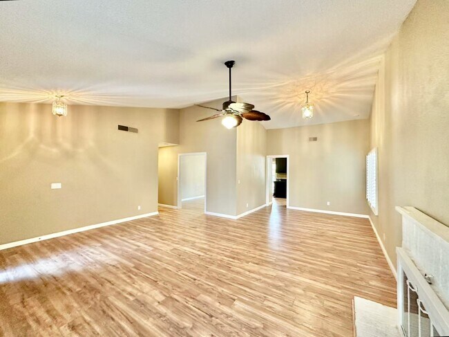 Foto del edificio - 6672 Peachtree Ln
