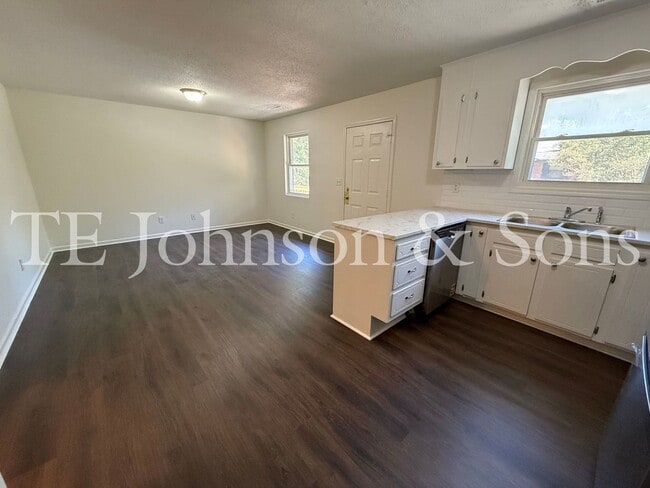 Building Photo - Markwood Apartment