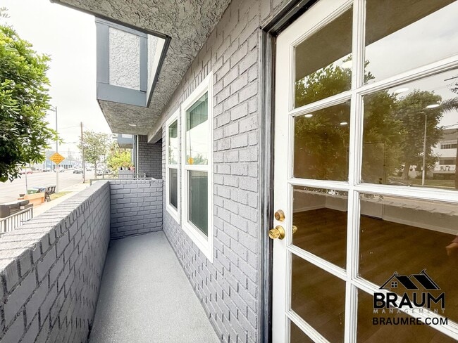 Building Photo - 15000 Burbank Blvd