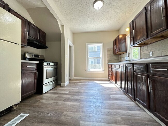 Foto del edificio - Updated 3 Bedroom 1,800 SQFT Home for Rent