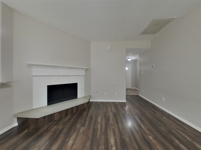 Foto del edificio - 2002 Briar Grove Dr