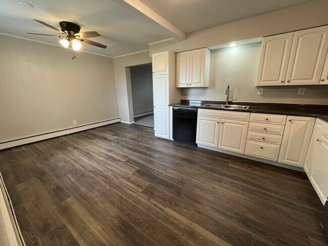 Foto del edificio - 1209 Rosewood Dr NE