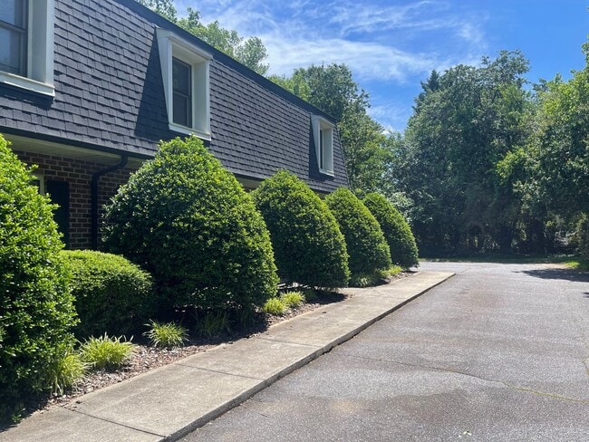 Photo - Private 2BD/1.5BA Townhouse in Prime NW Hi...