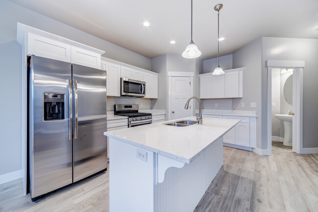 Building Photo - 158 W Silver Springs Dr