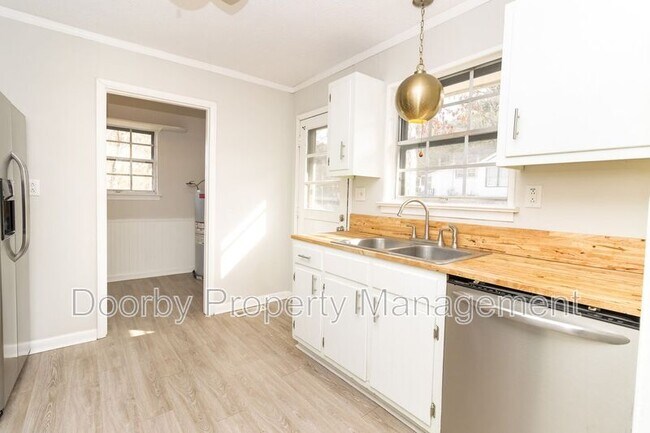 Foto del edificio - 303 Ridgeway Dr