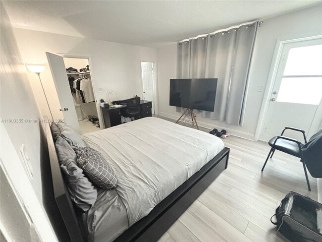 Foto del edificio - 1855 Plunkett St