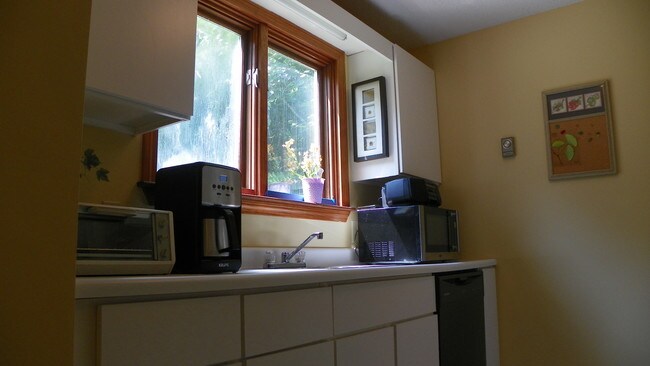 Building Photo - 201 Alden Dr