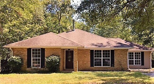 Building Photo - 3 Bedroom 2 Bath