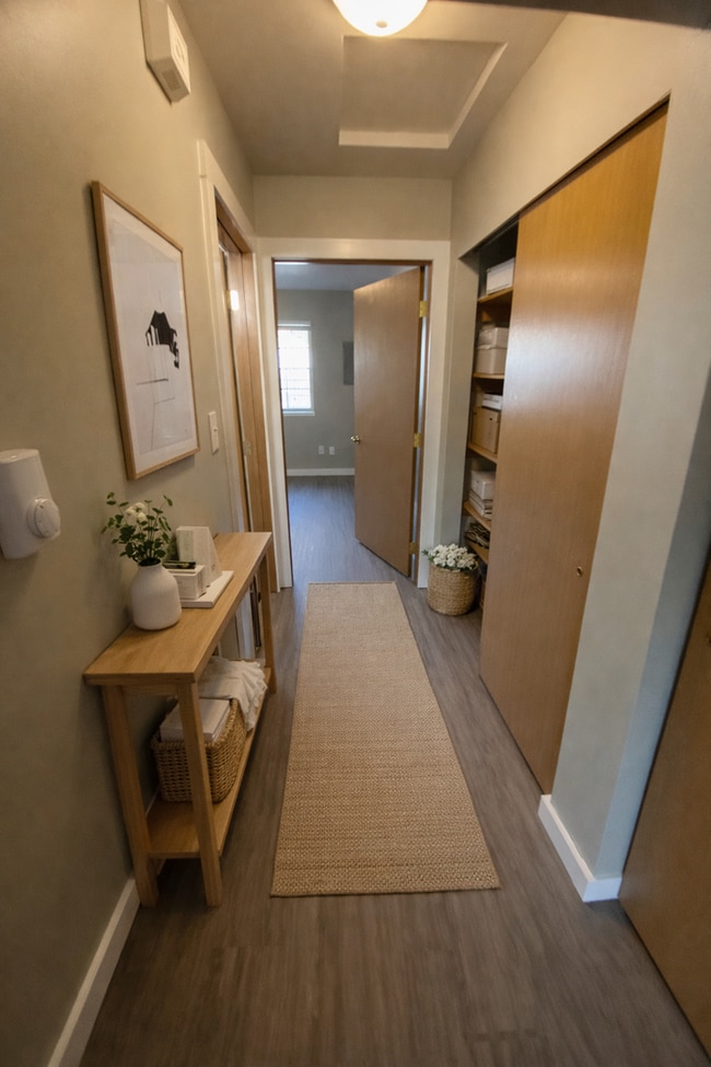 Building Photo - Luxury Vinyl Floors & Vaulted Ceilings Make This Selah Apartment Stand Out!