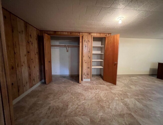 entry/storage - 1000 Washington Ave