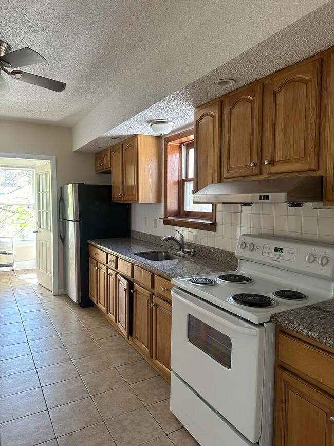 Building Photo - 88 Bristol St