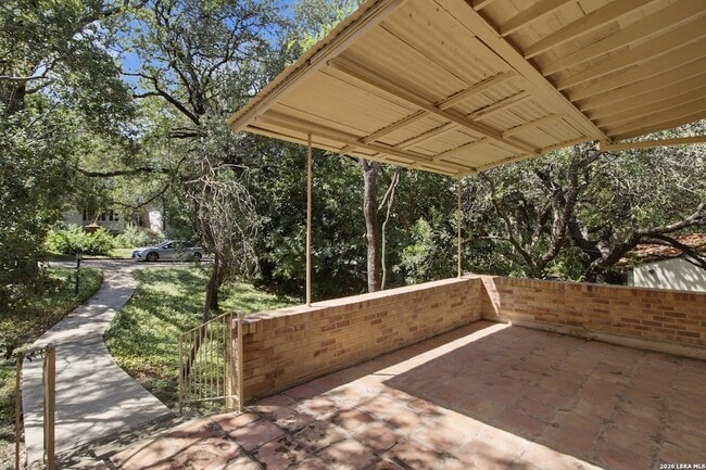 Building Photo - 207 Canyon Dr