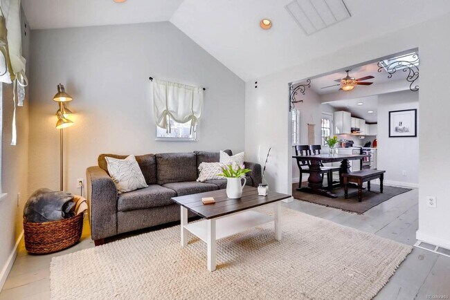 Foto del edificio - 4481 Meade St