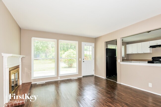 Building Photo - 2415 Greenbriar Dr