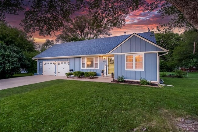 Building Photo - COMING SOON - Adorable Home in Lenexa