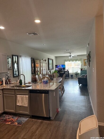 Foto del edificio - 9042 Halbert Falls