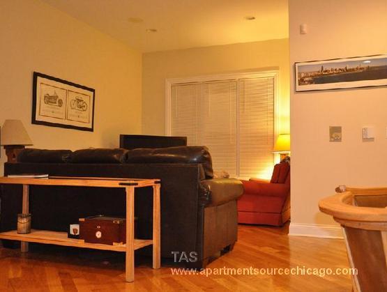 Foto del edificio - 2328 N Greenview Ave
