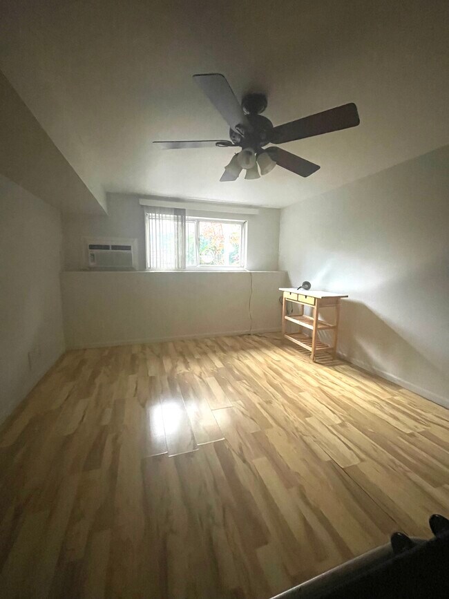 Building Photo - 38 Pebble Ln
