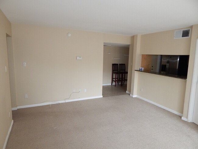 Building Photo - Fabulous 1st Floor Condo with 1 Bedroom, 1...