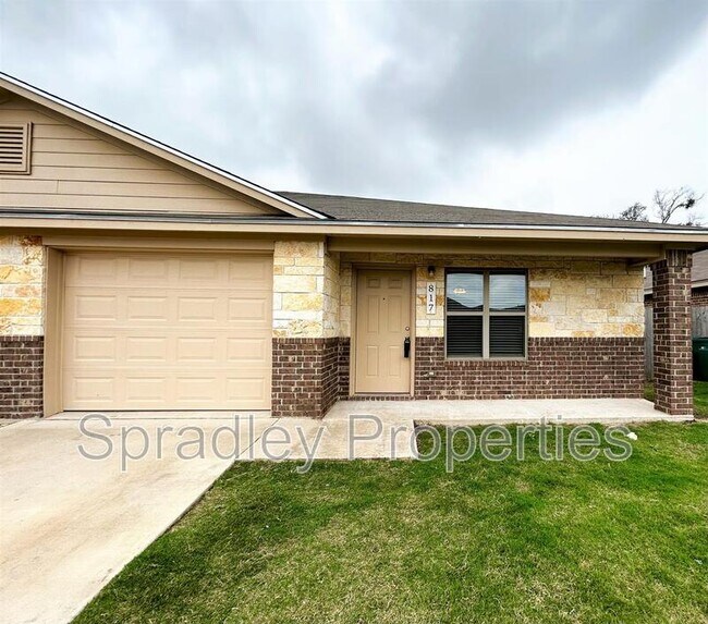 Building Photo - 817 Laila Ln