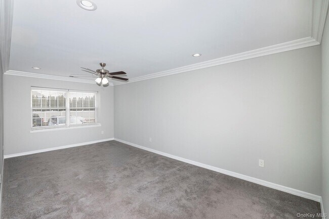 Building Photo - 425 Newbridge Rd