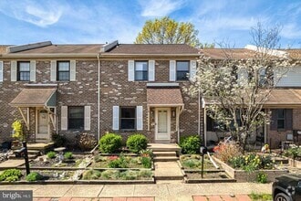 Building Photo - 988 Beechwood Pl