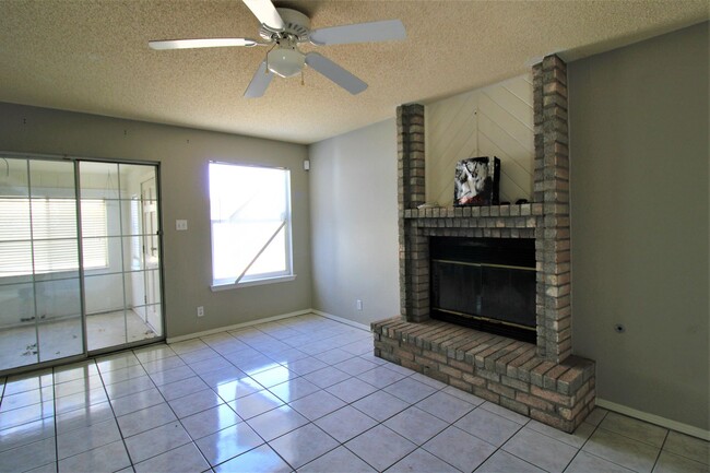 Building Photo - Stunning Two-Story Home in North Hills wit...