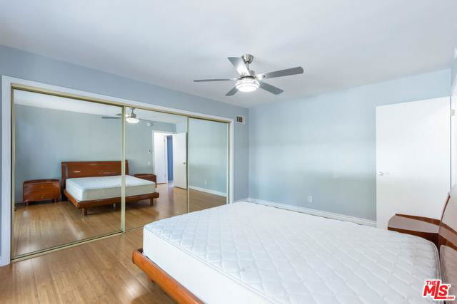 Foto del edificio - 2301 S Beverly Glen Blvd