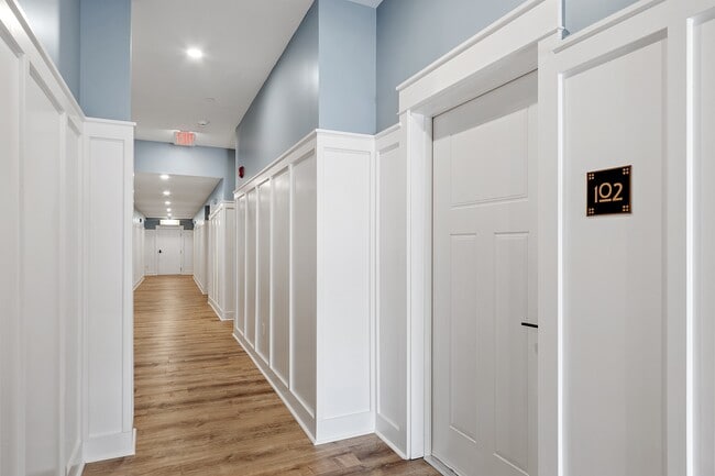 Building Photo - 843 Main St