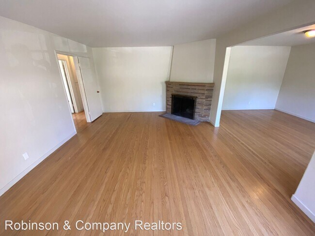 Building Photo - 4 br, 2 bath House - 836 Warren Way