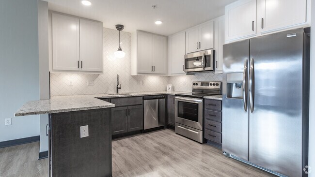 1HAB,1BA,-693SF - The Crest at Westhampton