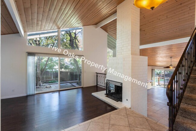 Foto del edificio - 2815 Stanford Ln