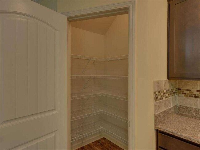 Building Photo - 329 Turtle Creek Dr