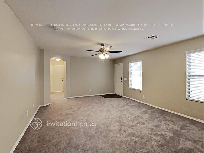 Foto del edificio - 927 S 239th Ln