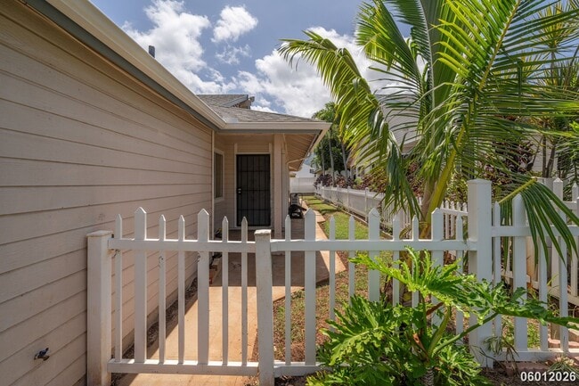 Building Photo - 2 bd 2 ba single family home in Maili, Sea Country