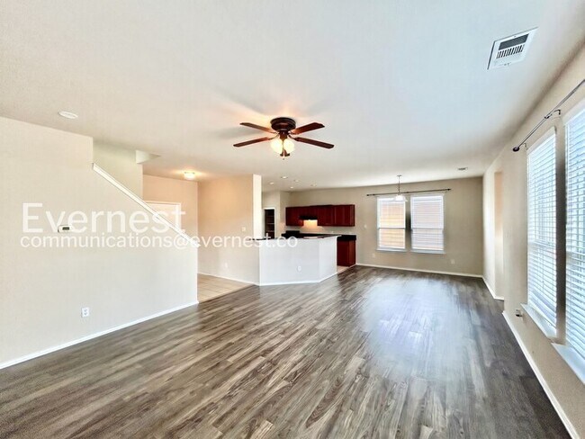 Foto del edificio - 3 Bed/3.5 Bath Home with Garage / Pet-Friendly / Available Now!